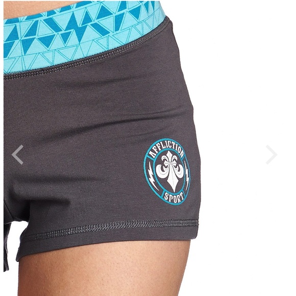 NWOT Affliction Womans Hampton Yoga Short - Picture 4 of 9